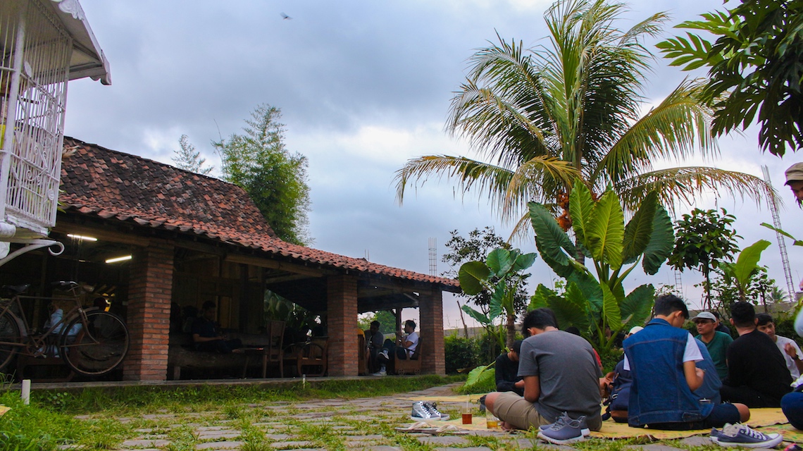 Kopi Klotok Ikan Kriuk, Kuliner Yang Kental Nuansa Pedesaan