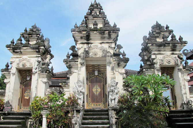 Pura Jagat Natha Tempat Ibadah Umat Hindu Paket Wisata Jogja CV Wira Tour Jogja